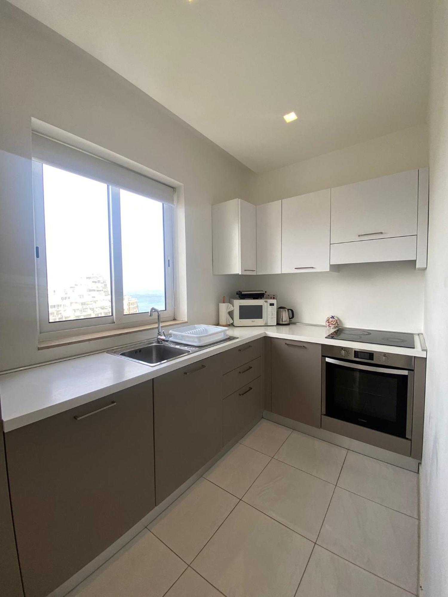 Spectacular Distant Seaview Apt Sliema Buitenkant foto