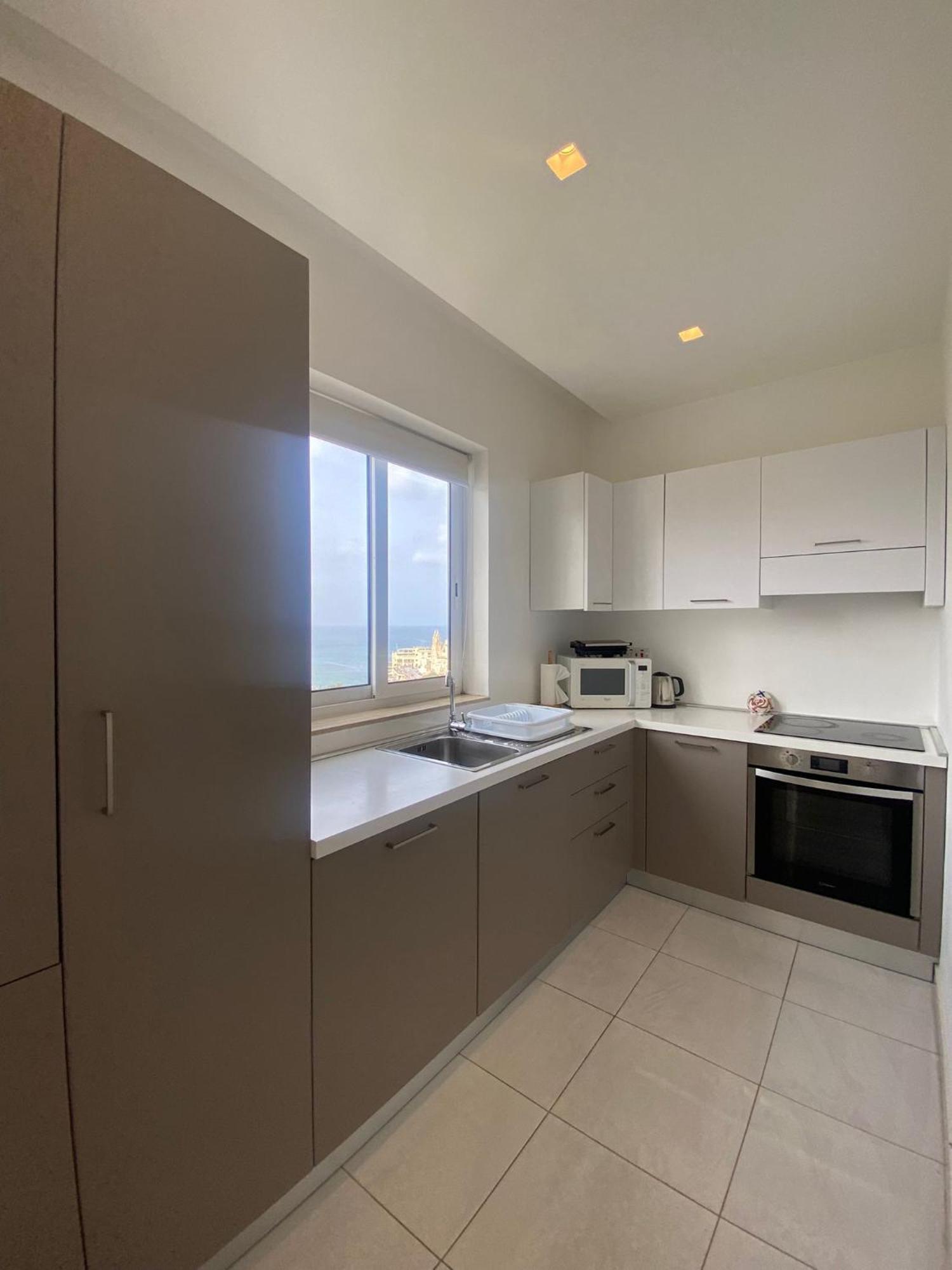 Spectacular Distant Seaview Apt Sliema Buitenkant foto