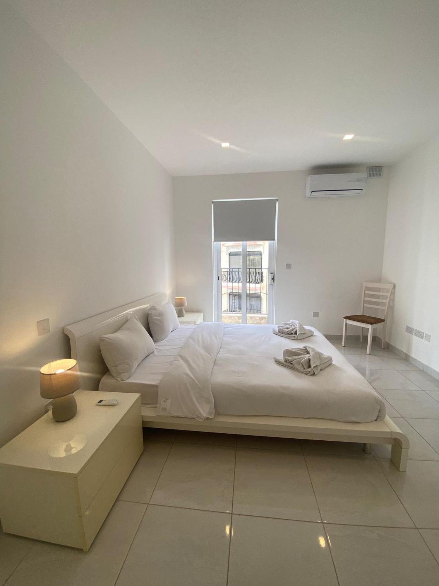 Spectacular Distant Seaview Apt Sliema Buitenkant foto