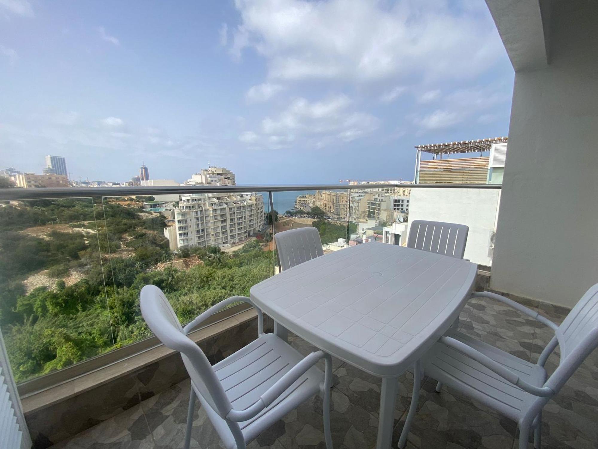 Spectacular Distant Seaview Apt Sliema Buitenkant foto